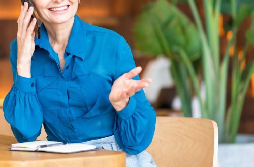 Personas contactando para reservar en l'Ambient