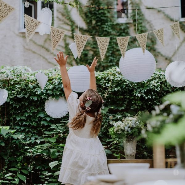 Niña celebrando su comunion organizado por l'Ambient